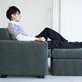 深みのあるソフトな座り心地のソファ
