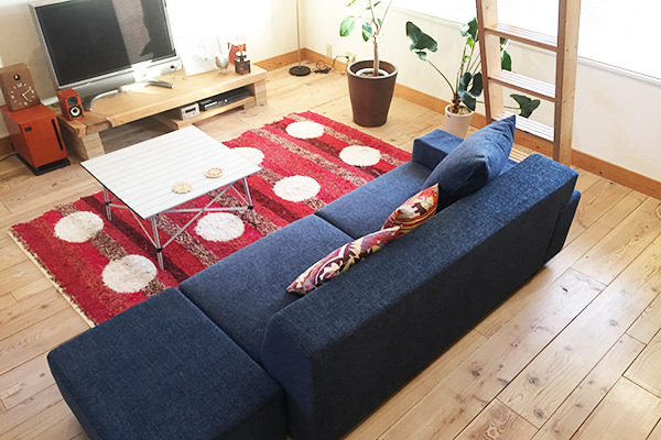 【MEGUMI】FLANNELSOFA PENTA900　グレー ソファライフフォト | ソファ専門店FLANNEL SOFA