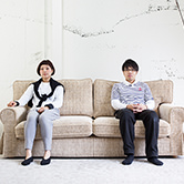 ハイバック仕様で、肩まで支えてくれるソファ
