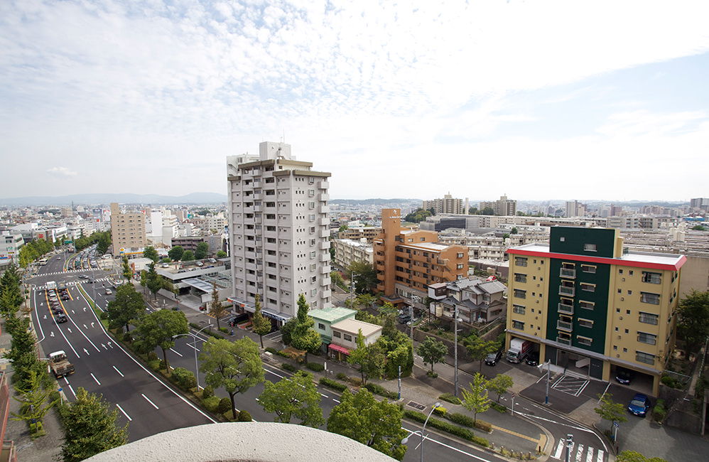 ソファと過ごす街の風景