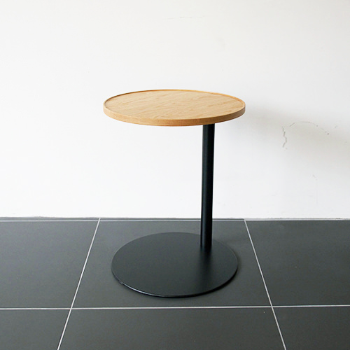 ソファに合う多様なサイドテーブル | ソファ専門店FLANNEL SOFA